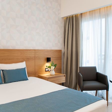 อาแย็กซ์ โฮเต็ล Hotel ลิมาซอล ภายนอก รูปภาพ