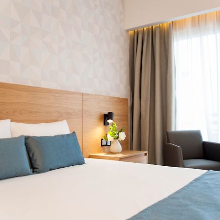 อาแย็กซ์ โฮเต็ล Hotel ลิมาซอล ภายนอก รูปภาพ