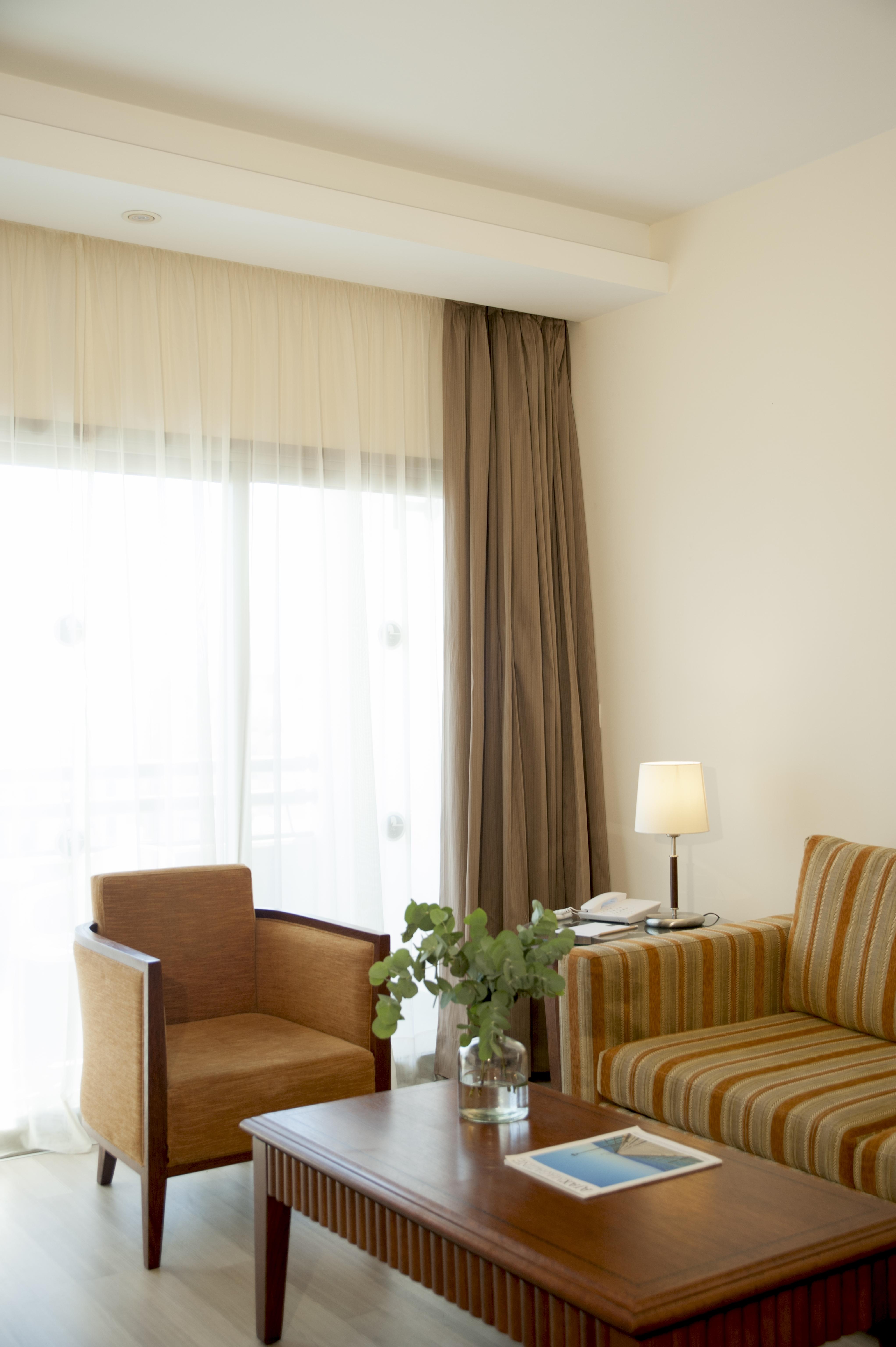 อาแย็กซ์ โฮเต็ล Hotel ลิมาซอล ภายนอก รูปภาพ