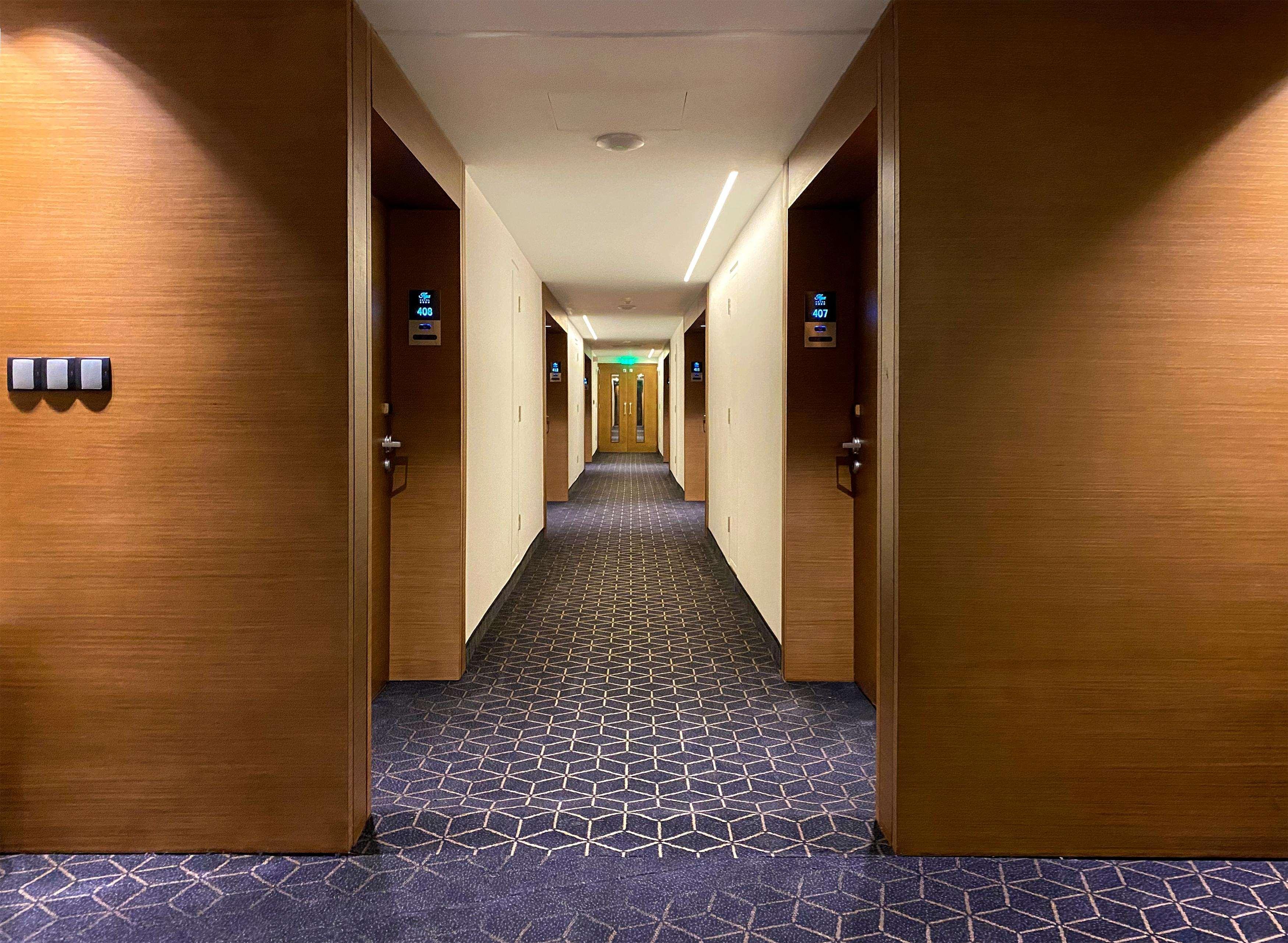 อาแย็กซ์ โฮเต็ล Hotel ลิมาซอล ภายนอก รูปภาพ