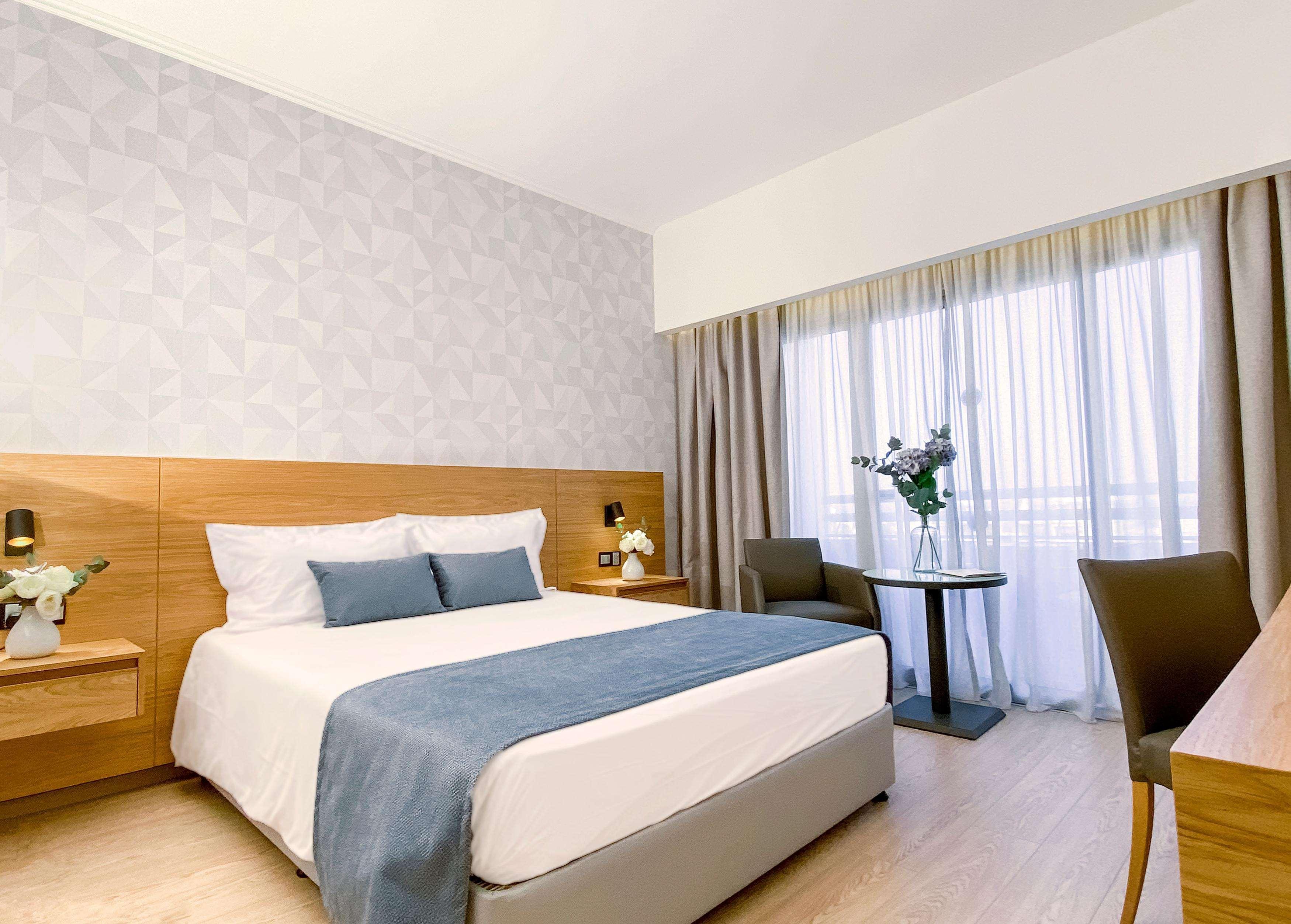 อาแย็กซ์ โฮเต็ล Hotel ลิมาซอล ภายนอก รูปภาพ