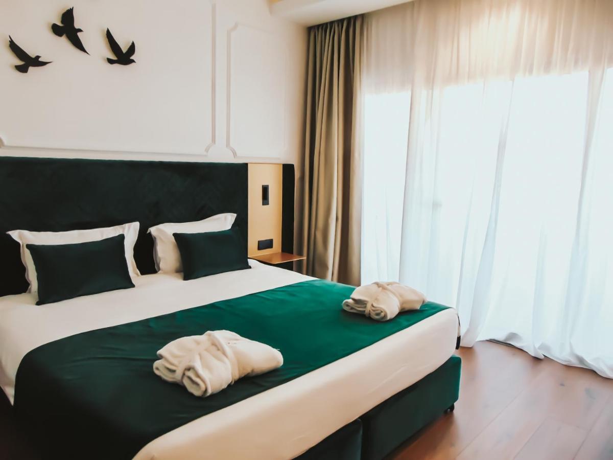อาแย็กซ์ โฮเต็ล Hotel ลิมาซอล ภายนอก รูปภาพ