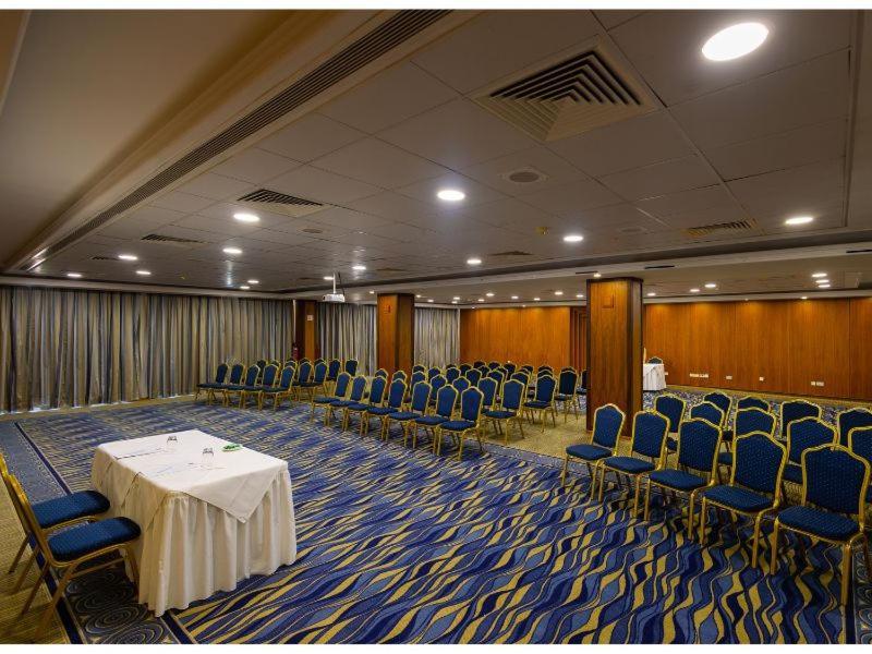 อาแย็กซ์ โฮเต็ล Hotel ลิมาซอล ภายนอก รูปภาพ