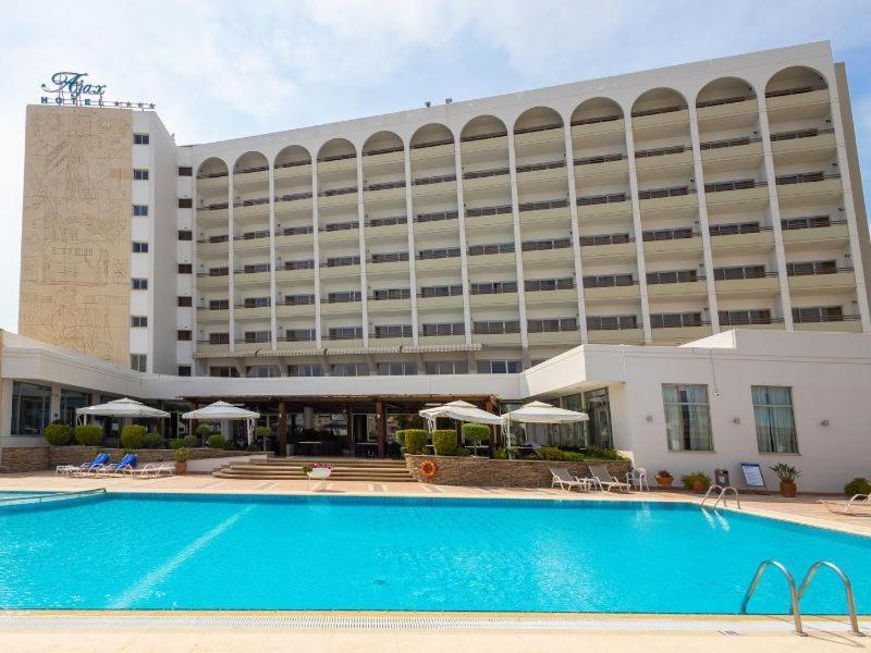 อาแย็กซ์ โฮเต็ล Hotel ลิมาซอล ภายนอก รูปภาพ
