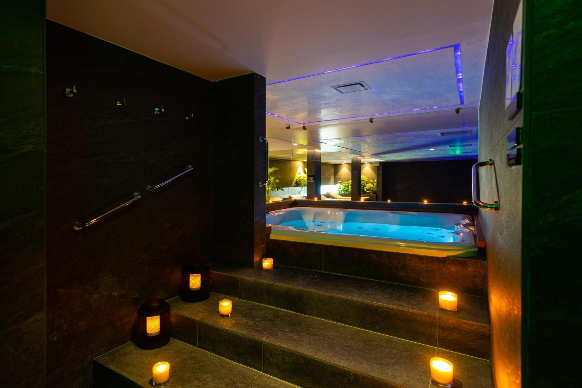 อาแย็กซ์ โฮเต็ล Hotel ลิมาซอล ภายนอก รูปภาพ